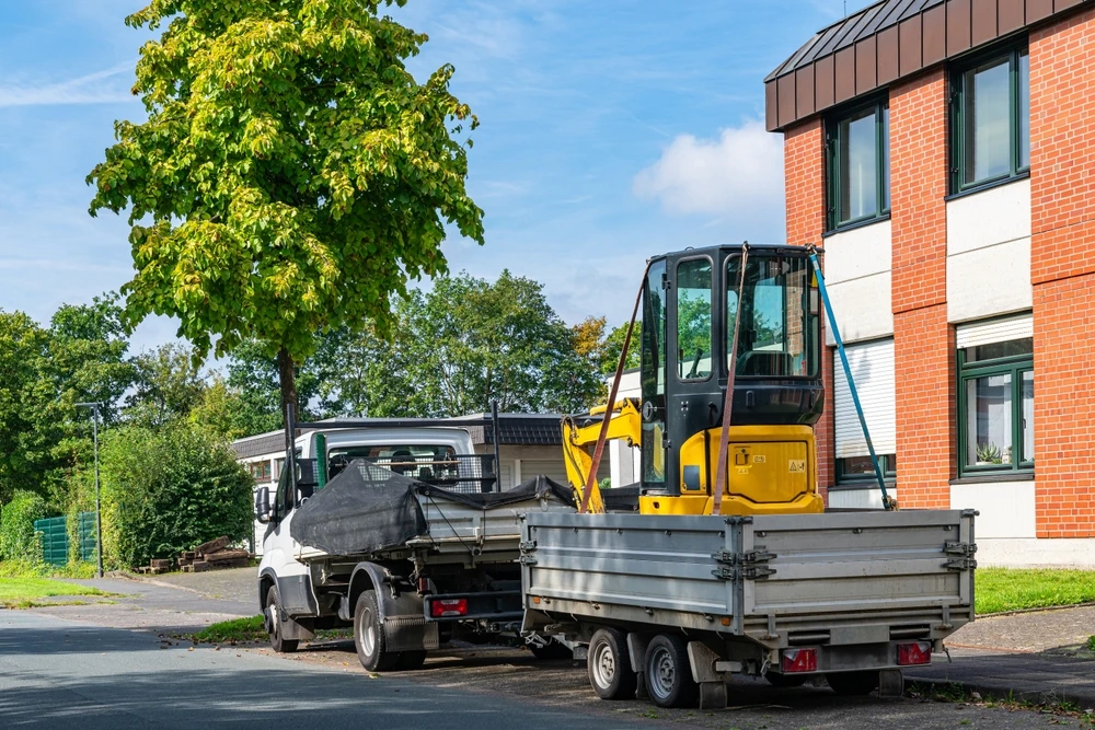 Managing load-out coordination and delivery schedules
